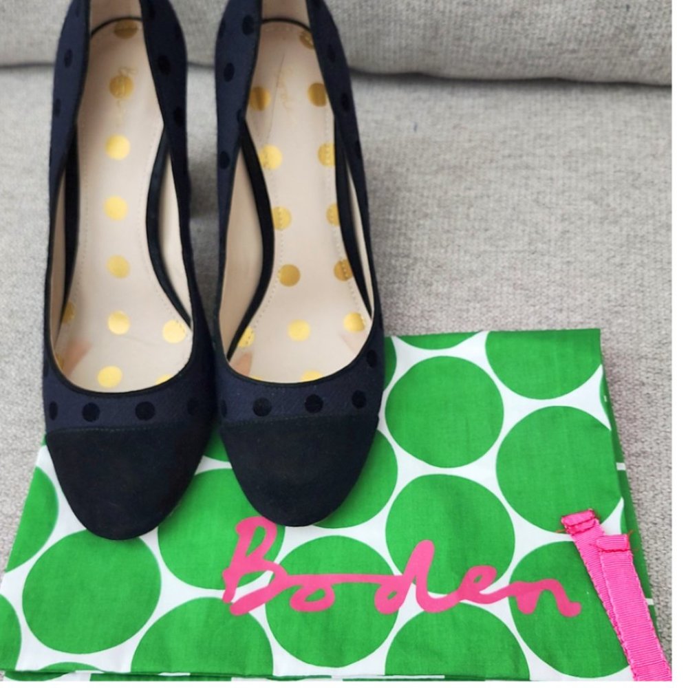 Boden Lisbeth leather suede pumps | Navy rounded cap toe w black polka dots EU41